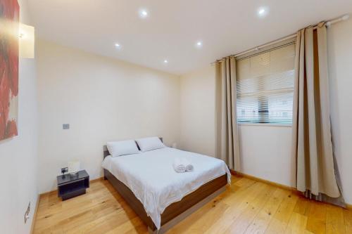 Beautiful 2Bed Apartment with lift in Kensington - Tap to explore photos