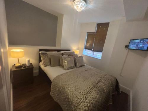 Beautiful one bedroom close to Harrods - Tap to explore photos