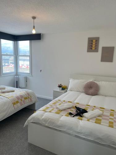 Lovely Entire Flat with Private Balcony in Euston-Central London - Tap to explore photos