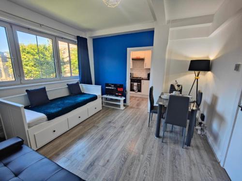 Bright 1 Bed Flat near London Bridge - Tap to explore photos
