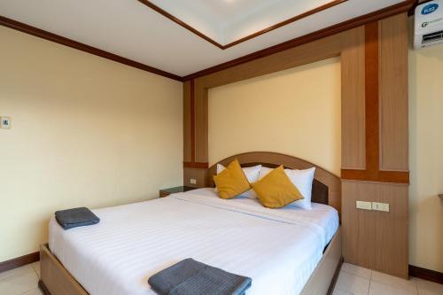 La Casa South Pattaya Hotel - Tap to explore photos