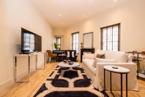 London Muse 1 Bedroom Apartment in Belgravia - Tap to explore photos
