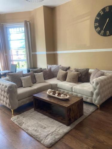 Lovely apartment in Willesden - Tap to explore photos