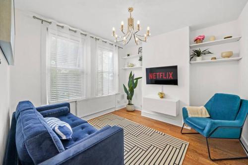 Bright 2 Bed Perfect Central Hub - Tap to explore photos