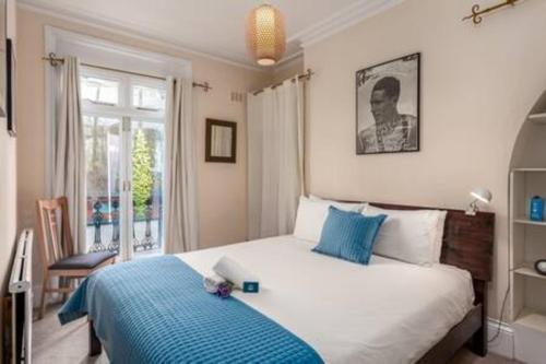 Lovely 2-bed flat next to Oval Cricket Ground - Tap to explore photos