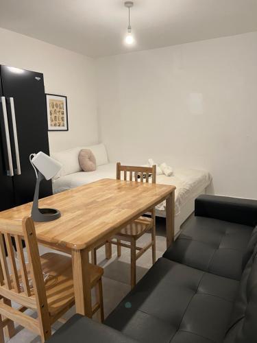 Lovely Double Rooms in Euston & Square in Central London - Tap to explore photos