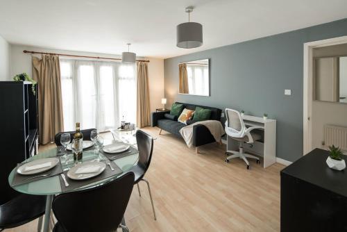 Lovely one bed flat London Bridge - Tap to explore photos