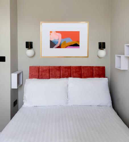 Bright central flat close to Hyde park - Tap to explore photos