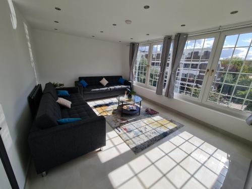 Luxury Apartment Limehouse - Tap to explore photos