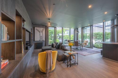 Luxurious Penthouse, Expansive Wrap-Around Terrace - Tap to explore photos