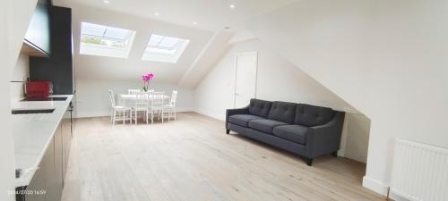 Luxurious and Modern 3b3b Apartment in Hammersmith - Tap to explore photos