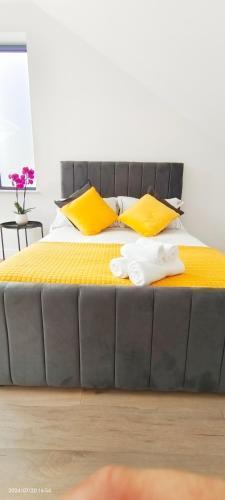 Luxurious and Modern 3b3b Apartment in Hammersmith - Tap to explore photos