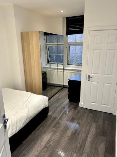 Cozy and Convienient Apartment - Tap to explore photos