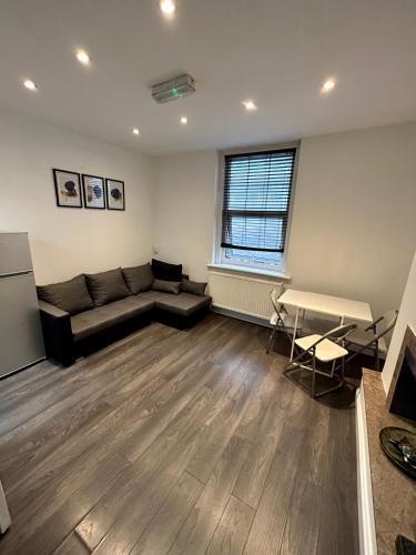 Cozy and Convienient Apartment - Tap to explore photos