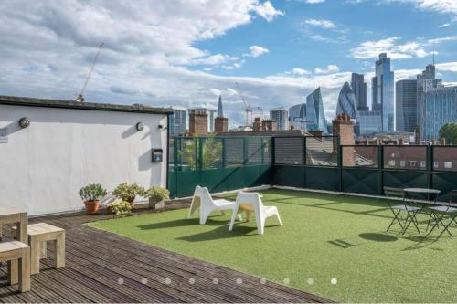 Luxury Artistic 2 Bedroom w/Balcony-Great Location Central London - Tap to explore photos