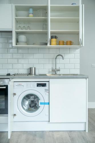 Luxury Flat with private terrace in the Heart of Kingston - Tap to explore photos