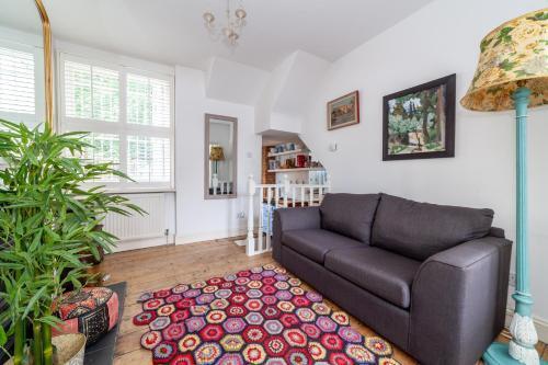 Charming and Spacious 1 BR flat in Battersea - Tap to explore photos