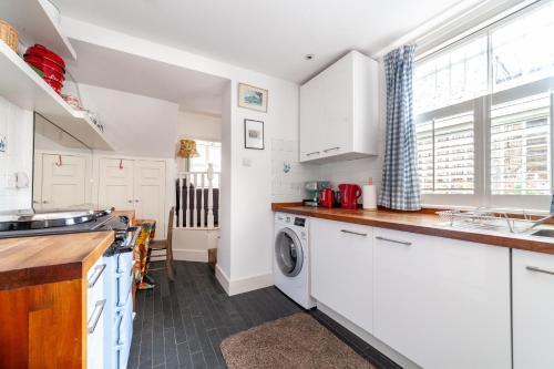 Charming and Spacious 1 BR flat in Battersea - Tap to explore photos
