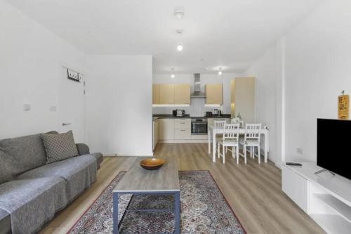 Centrally Located - Modern - 2Bed - 2Bath Apartment - Tap to explore photos