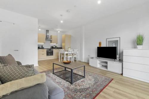 Centrally Located - Modern - 2Bed - 2Bath Apartment - Tap to explore photos