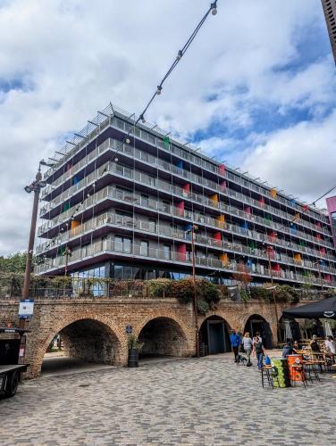 Luxury One Bedroom Flat in Deptford - Tap to explore photos