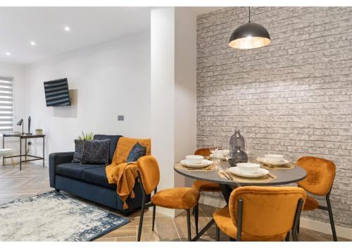 Comfortable Studio Flat in the Heart of London - Tap to explore photos