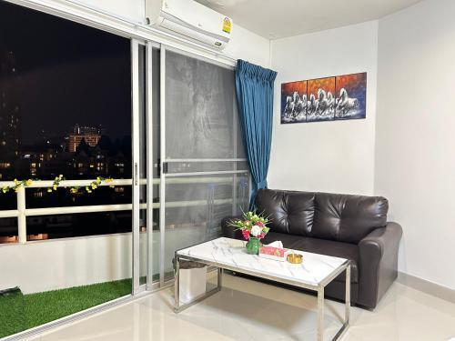 Mina View Condo 1 - Tap to explore photos