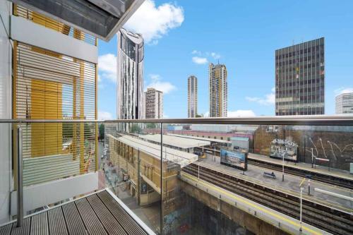 Luxury Modern Flat in Central London - Tap to explore photos