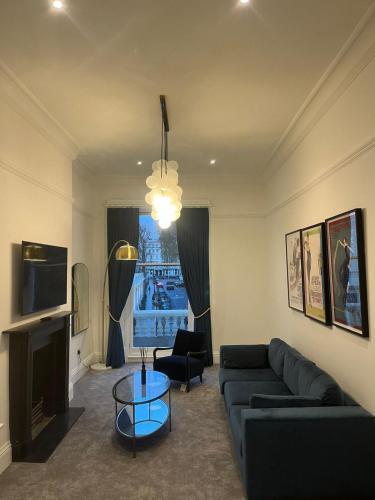 Central London, South Kensington Apartment - Tap to explore photos