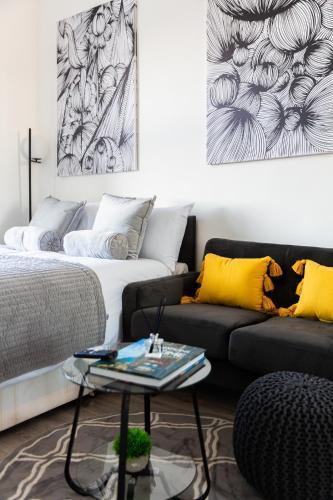 Cosy Central Studio Apartment Zone 2 (4) - Tap to explore photos