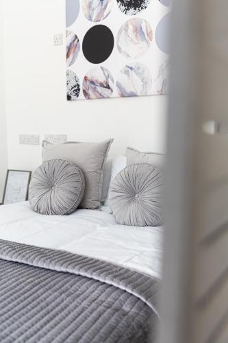 Cosy Central Studio Apartment Zone 2 (4) - Tap to explore photos