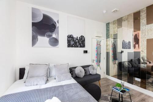 Modern & Cozy Studio, 15mins walk to Notting Hill! 2 - Tap to explore photos