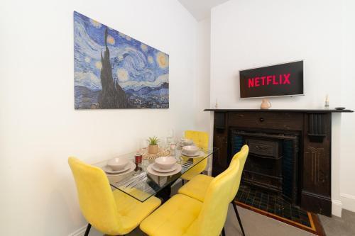 Cozy Apartment in the Heart of Fulham, London - Tap to explore photos