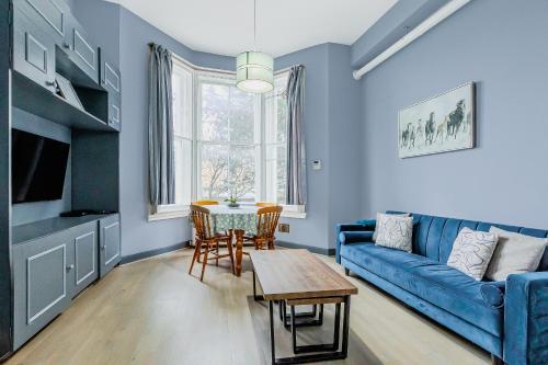 Couple's getaway 1BDR apt near Holland Park - Tap to explore photos