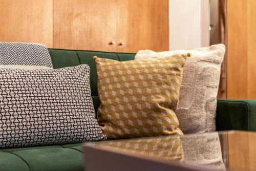 Marble Arch 1 Bedroom Apartment - Tap to explore photos