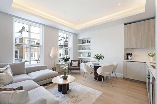 Chic 3 Bed Home in Notting Hill - Tap to explore photos