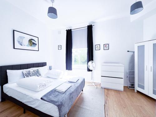 Cosy Camden Apartment - on 1st Floor - Tap to explore photos