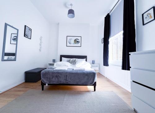 Cosy Camden Apartment - on 1st Floor - Tap to explore photos