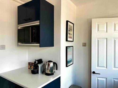 Cozy Studio near Regent’s Park N9 - Tap to explore photos