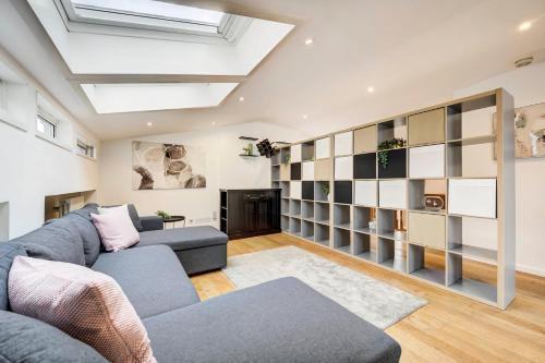 Duplex Apartment Shoreditch - the Living Elite Collection - Tap to explore photos
