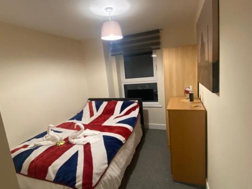 Nice room in Chelsea - Tap to explore photos
