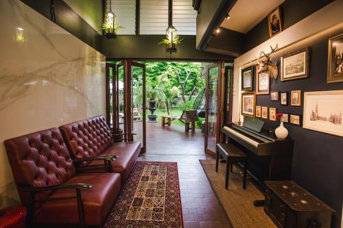 Narra House Sukhumvit58 - Tap to explore photos