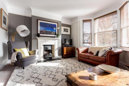 Elephant & Oxpecker 2 Bedrooms in Fulham - Tap to explore photos