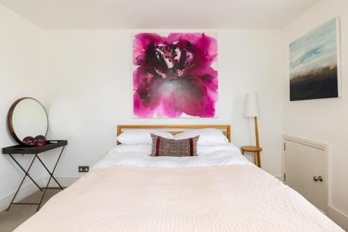Elephant & Oxpecker – 2 Bedrooms in Fulham - Tap to explore photos