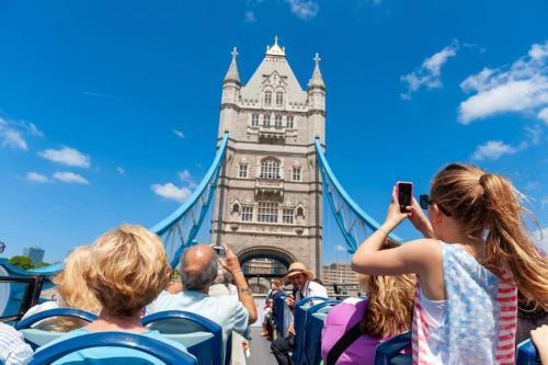 NEW Central Studio Apartment London 7 - Tap to explore photos