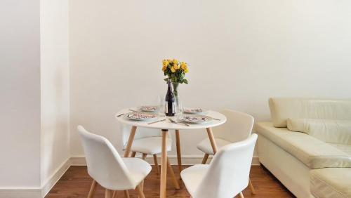 ExCel Centre 2 Bedroom Flat in East London - Tap to explore photos