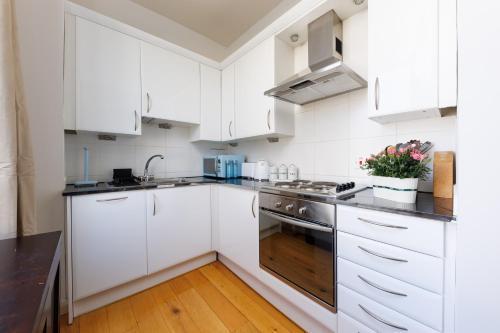 Notting Hill Gem - Stylish 1 BR Apartment - Tap to explore photos