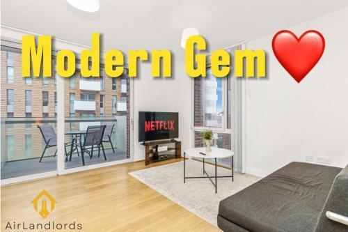 Exclusive 2 Bedroom Flat in Bromley By Bow - Tap to explore photos