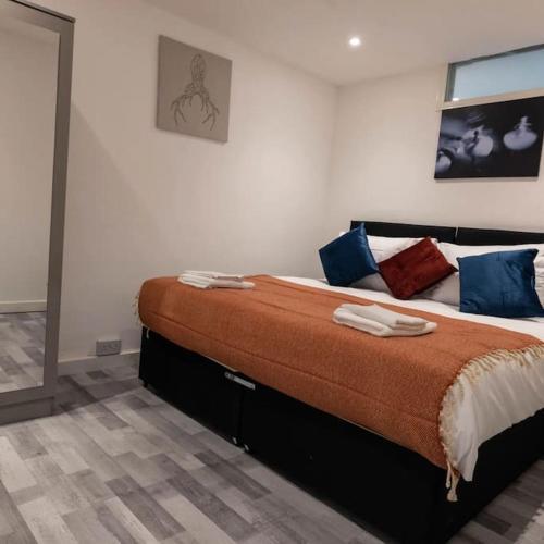 Pristine 3 bed Apartment - Tap to explore photos