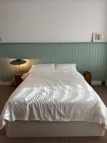 Golders Green apartment - Tap to explore photos